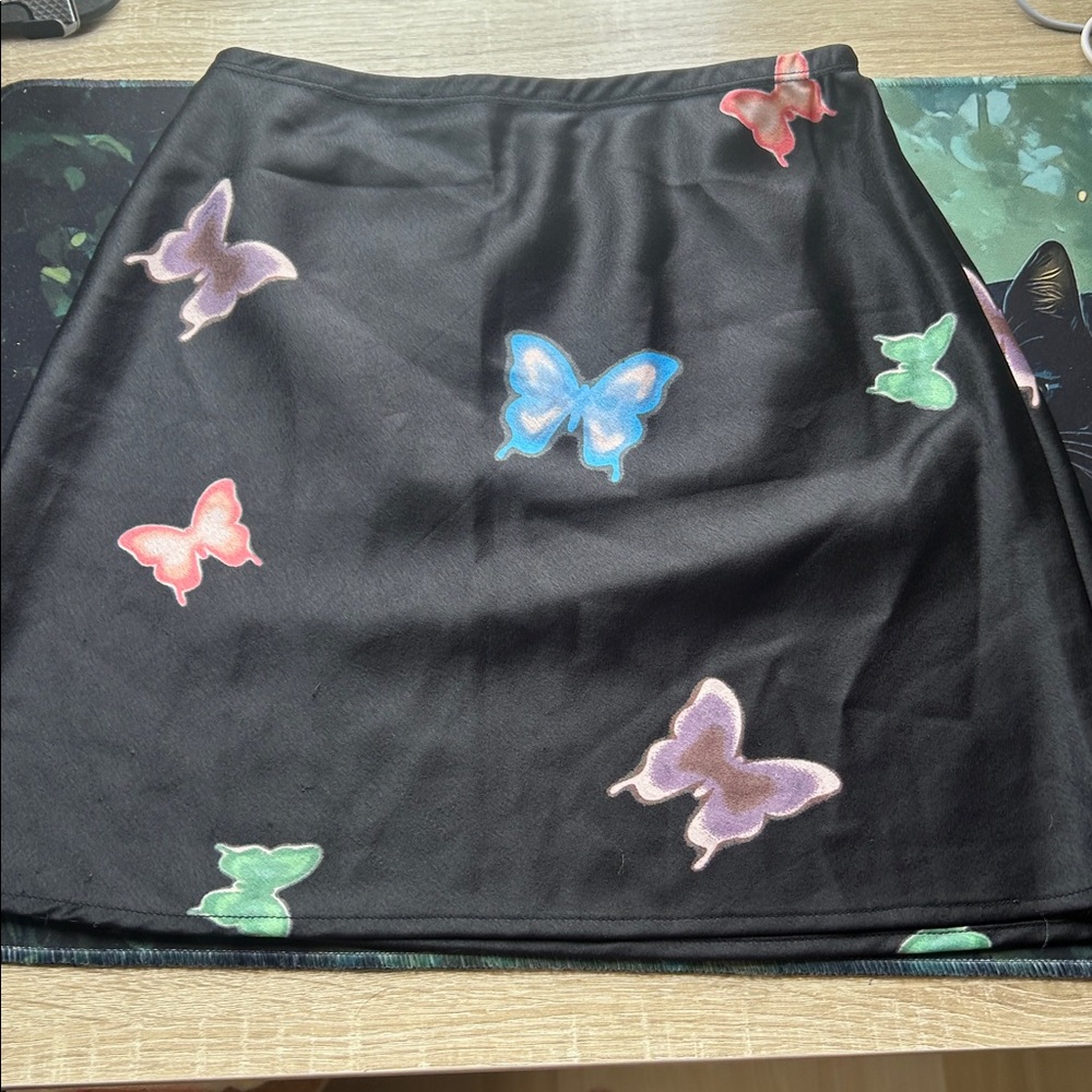 Lisa Says Gah Michelle Butterfly Mini Skirt Satin Black small - Picture 7 of 9